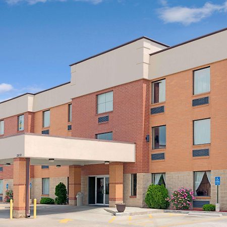 Days Inn By Wyndham Downtown St. Louis Εξωτερικό φωτογραφία